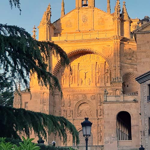 Guia Oficial de Turismo en Salamanca. Mª Antonia Vicente • Convento de San  Esteban